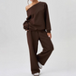Uformelt sett med langermet genser og bukser