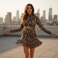 🥳2026 HOT SALE🥳💞Over 50 000 solgt!👵💃 50 % rabatt! Minikjole med leopardmønster og rynker – Mykt stretchmateriale, rynker som fremhever magen. Stilig mønster, lekende lengde. Perfekt til middager eller fester. 🐆✨
